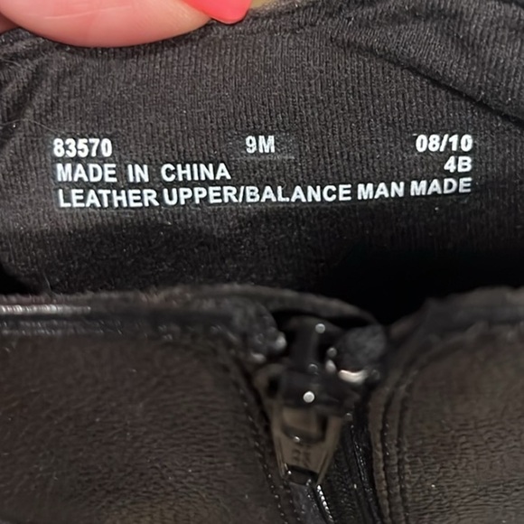 Clark’s black leather 2.5” heeled booties size 9M - Picture 10 of 10